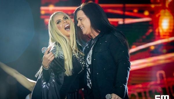 Atualmente na Calcinha Preta, Bell Oliver já passou pela Cavaleiros do Forró e cantou no DVD o seu maior sucesso, Cadê Você, com Kally Fonseca por Divulgação