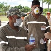 Distribuição de kits com máscaras e ácool em gel pela Mineração Caraíba 