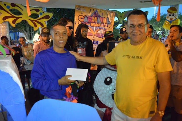 Emerson recebe prêmio de prefeito por Foto: Site Agmar Rios