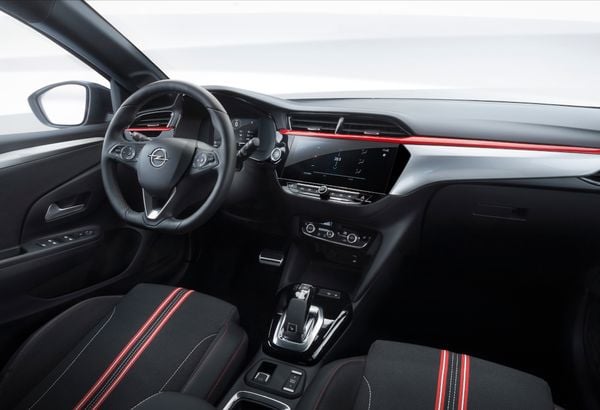 O interior do Corsa atual, de sexta geração, que é vendido na Europa por Foto: Opel