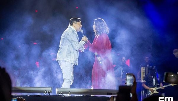 Silvania Aquino, vocalista da Calcinha Preta, cantou a música Hoje a Noite com Neto Araújo por Divulgação