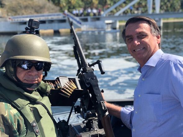 Bolsonaro se orgulha de carreira militar por Divulgação