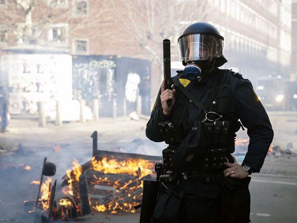 Conflito em Norrebro em Copenhague após manifestação da extrema direita.  por MATHIAS OEGENDAU/AFP