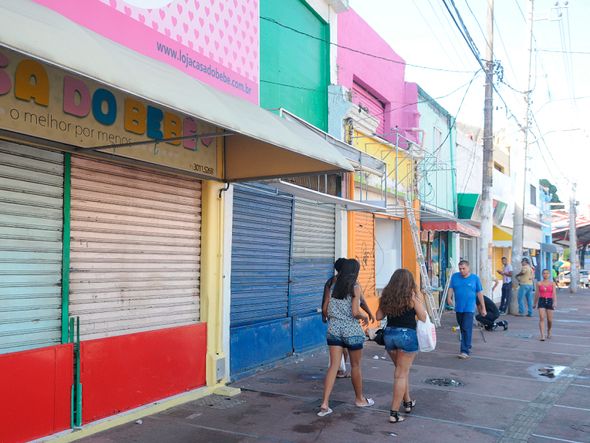 Lojas fechadas na Baixa dos Sapateiros por Foto: Betto Jr./CORREIO