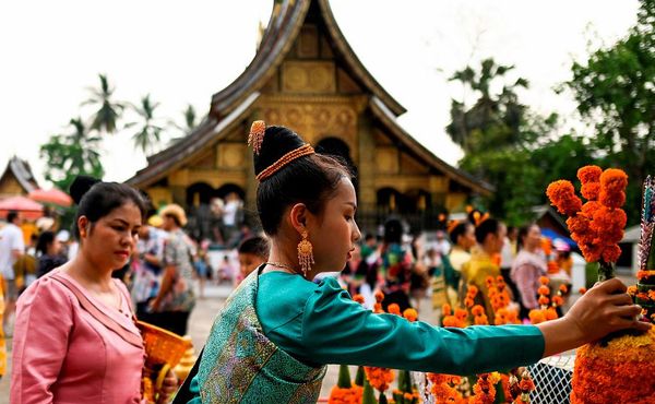 Celebração do ano novo tailandês, em Jinghong no sudoeste da província de Yunnan na China.  por STR / AFP