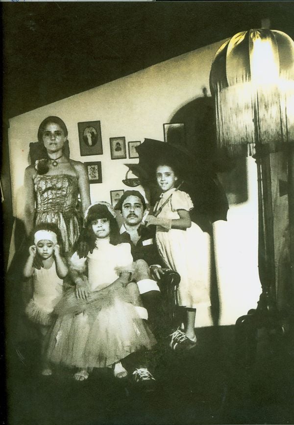 Família Chico posa com a ex-esposa Marieta Severo e as três filhas: Luisa (a menor). Helena (a do meio) e Silvia por Piii/Arquivo Pessoal