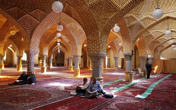 Turismo religioso: Tabriz, na província do Azerbaijão, considerada a capital mundial do turismo islâmico.  por ATTA KENARE/AFP