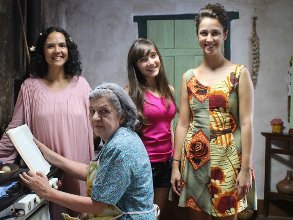 Cinco atrizes interpretam todas as etapas da vida de Cora: Camila de Queiroga, Camila Márdila, Maju Souza, Tereza Seiblitz e Walderez de Barros por Foto: Divulgação