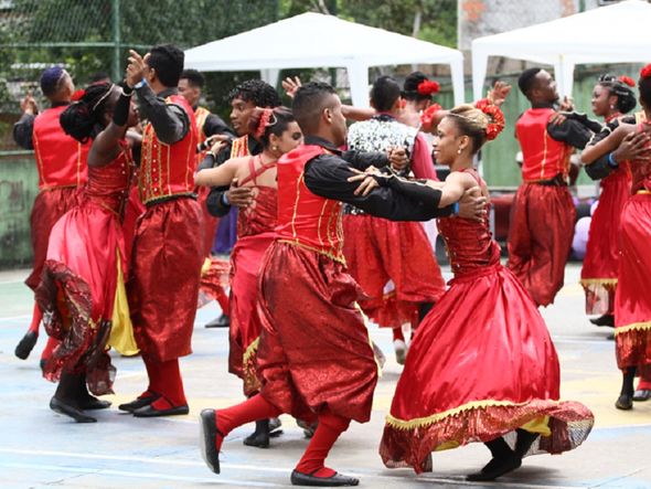 Grupo de Valsa Novos Talentos por Mauro Akin Nassor