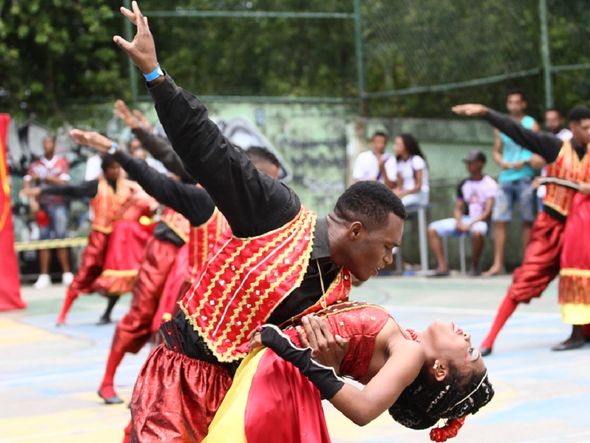 Grupo de Valsa Novos Talentos por Mauro Akin Nassor