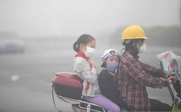Nevoeiro causado por clima quente e úmido em Hangzhou, China por AFP