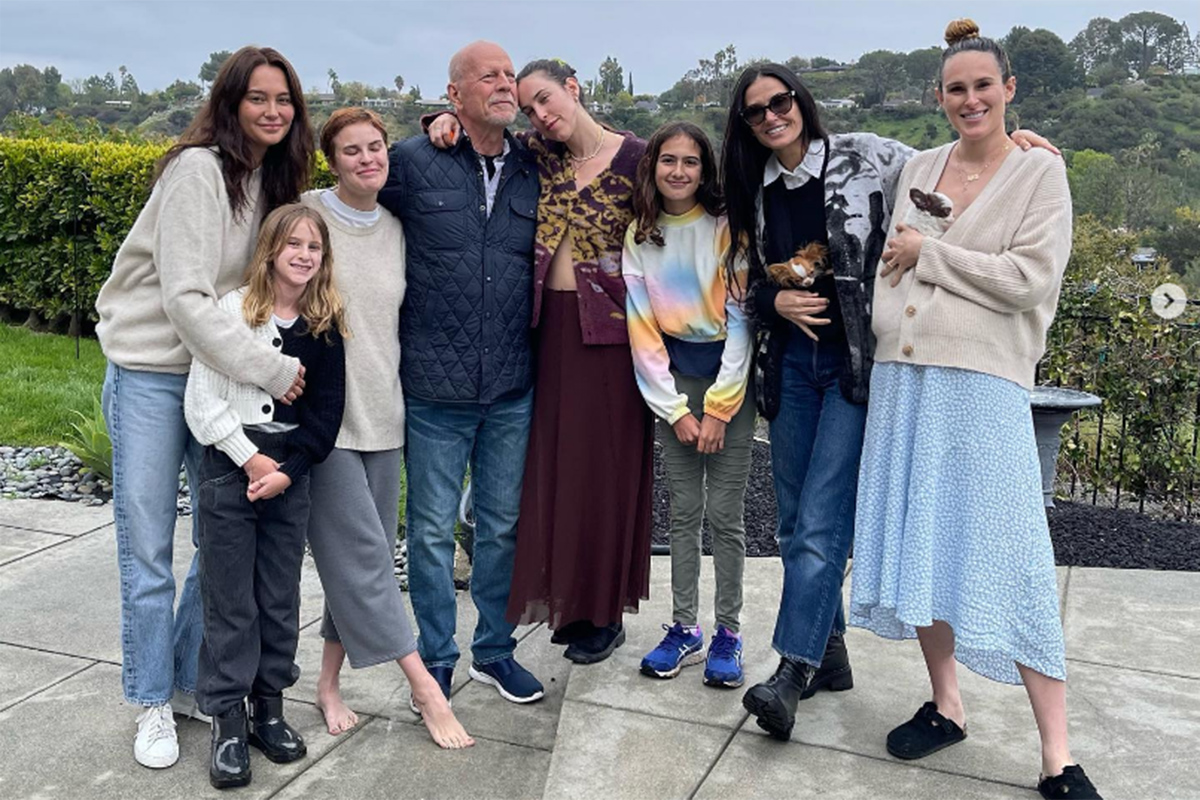 Jornal Correio Família De Bruce Willis Celebra 68 Anos Do Ator