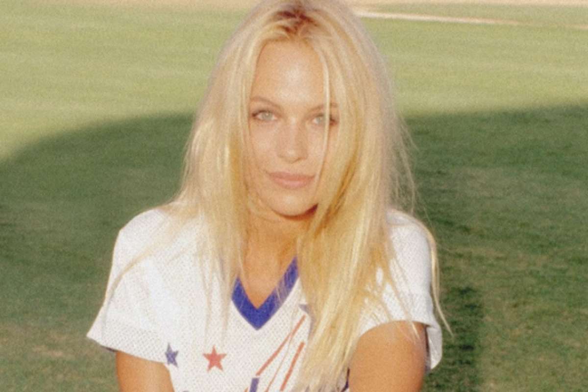 Jornal Correio | Em novo livro, Pamela Anderson lembra abusos sexuais  sofridos antes dos 18