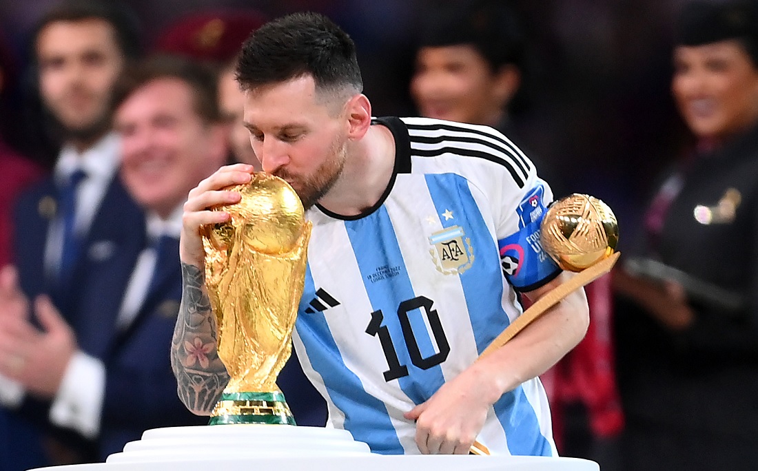 Foto de Messi com a taça da Copa do Mundo se torna a mais curtida