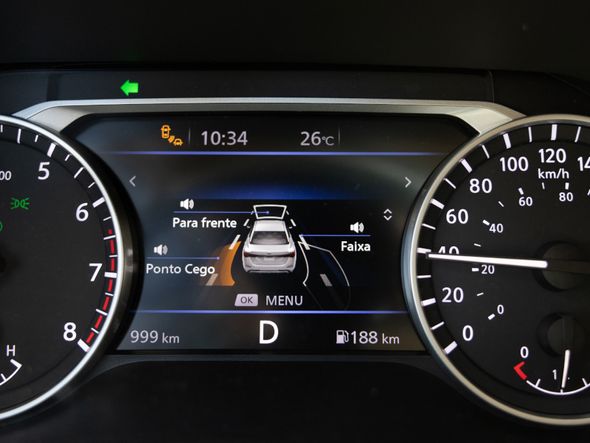 A parte central do quadro de instrumentos é digital