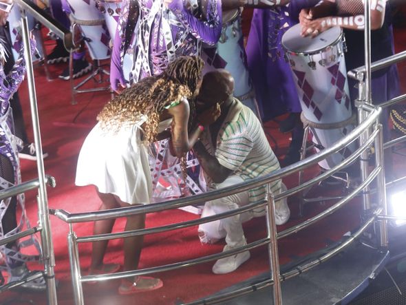 Casamento da cientista Bárbara Carine com o ator Thiago Tomé no trio da Timbalada por Marina Silva/CORREIO