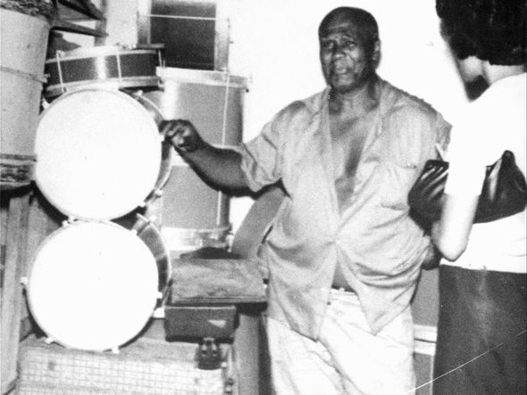 Nelson Maleiro em seu ateliê por Foto: Acervo/AANM