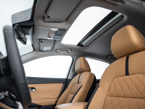 O teto solar é item de série na versão Exclusive