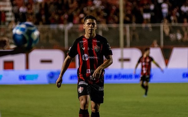 Osvaldo em ação pelo Vitória por Victor Ferreira/EC Vitória