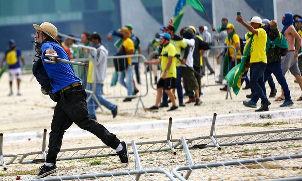 STF marca julgamento de denúncias sobre 8 de janeiro 