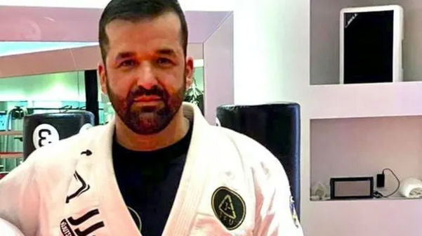 Thiago Brennand deve chegar ao Brasil com algemas nas mãos e pés por Redes sociais