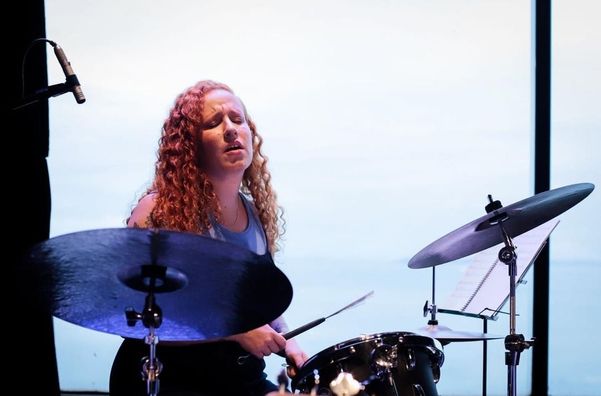 instrumentista Lorena Martins