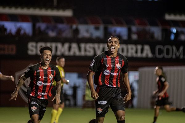 Zé Hugo pelo Vitória por Pietro Capri EC Vitória