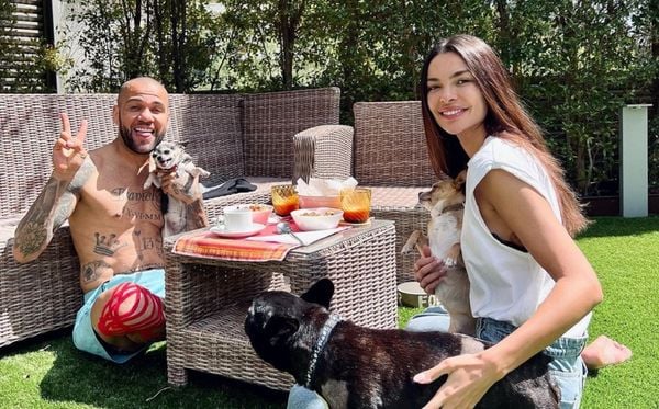 Daniel Alves e Joana Sanz por Reprodução/Instagram