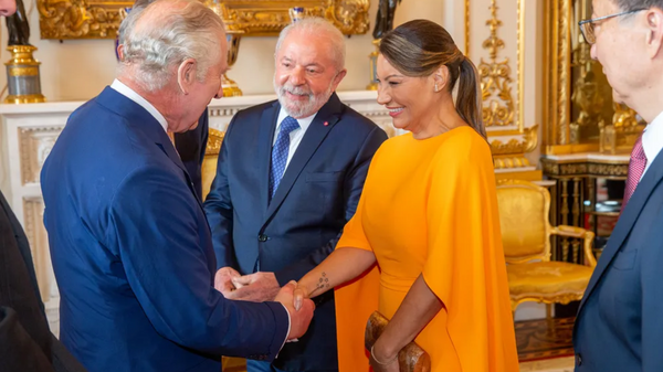 Lula e Janja com rei Charles III por @lula / Ian Jones