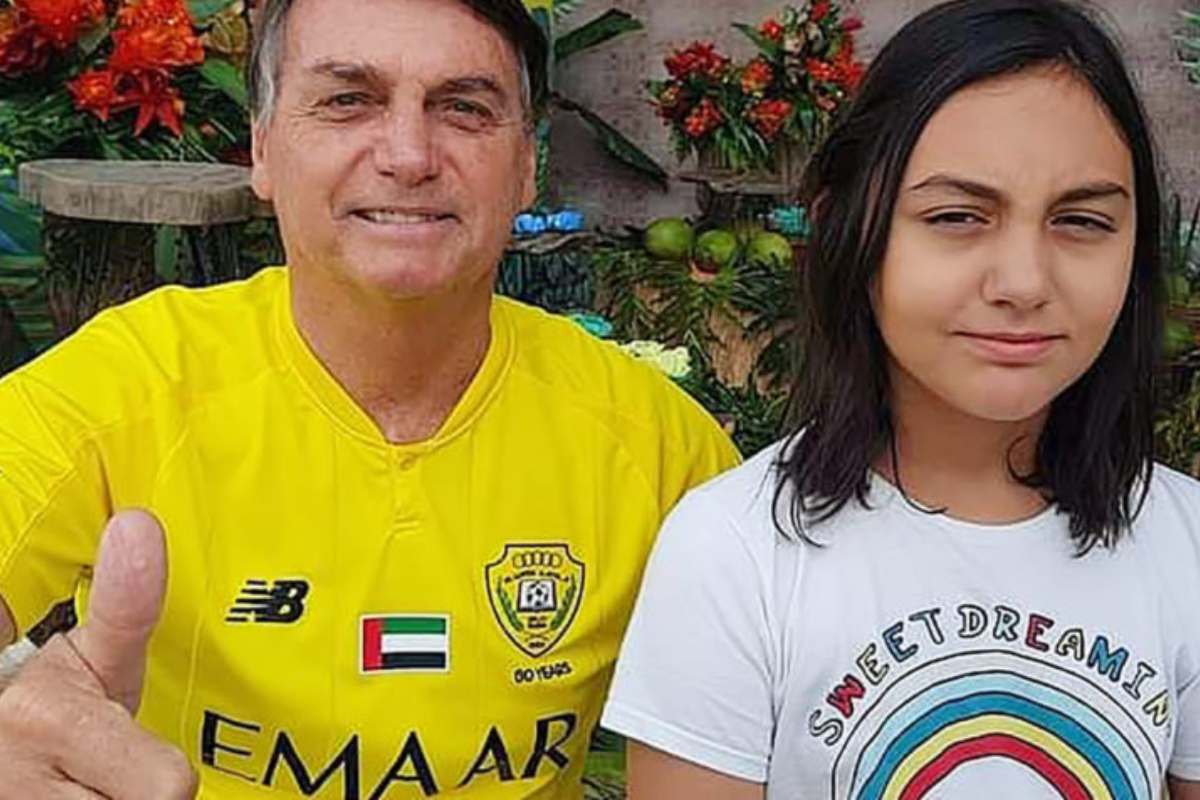 Filha de Bolsonaro é retirada de colégio militar após sofrer bullying, diz  jornal