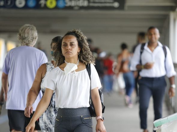 Não uso de máscara deixa pessoas desprotegidas por Arisson Marinho/CORREIO