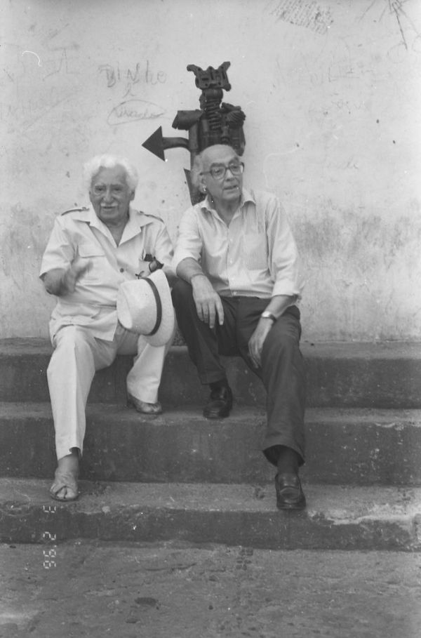 Jorge e Amado e Saramago em frente à casa da Rua Alagoinhas