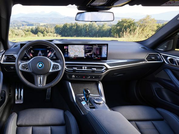 O interior do gran coupé mescla tecnologia e luxo