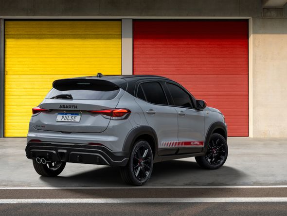 A marca da Fiat não aparece nesse Pulse e o escape tem saída dupla