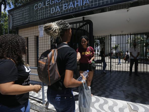 Aulão e Afronte entregam bombons por Arisson Marinho/CORREIO