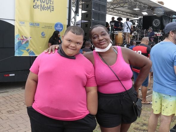 Esse foi o primeiro evento na pandemia que tirou a autônoma Marinês Bispo e o filho Pedro Henrique de casa  por Foto: Ana Lúcia Albuquerque/ CORREIO