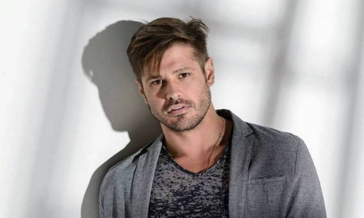 O ator Dado Dolabella por divulgação