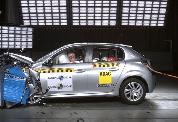 O Peugeot 208 com quatro airbags ganhou duas estrelas de cinco possíveis