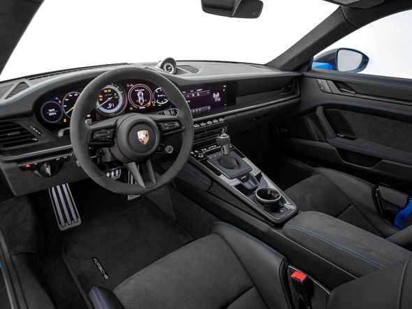 A cabine do 911 GT3 é uma fusão de esportividade e tecnologia