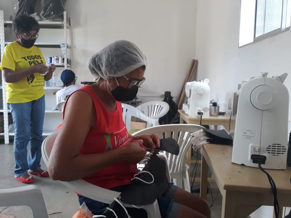 Raimunda dos Santos, do  projeto Mulheres Ativas:  máscaras de TNT ajudam na prevenção da Covid-19 por Divulgação/Mineração Caraíba