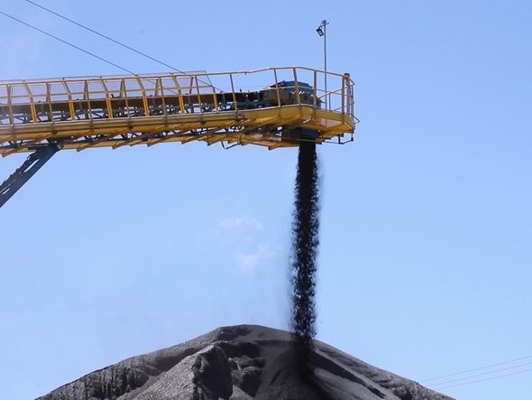 Produção de minério de ferro na mina da Bamin em Caetité por Divulgação