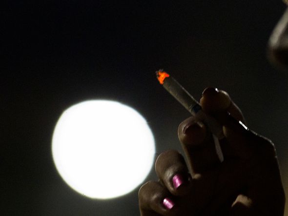 Prostitutas reclamam que o trabalho diminuiu até 90% após o início da pandemia. por Paula Fróes/CORREIO