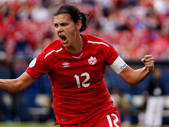 Veterana de 38 anos, a canadense Christine Sinclair é a jogadora que mais gols marcou por uma seleção de futebol, com 185. 12 deles nas Olimpíadas. por Foto: Getty Images