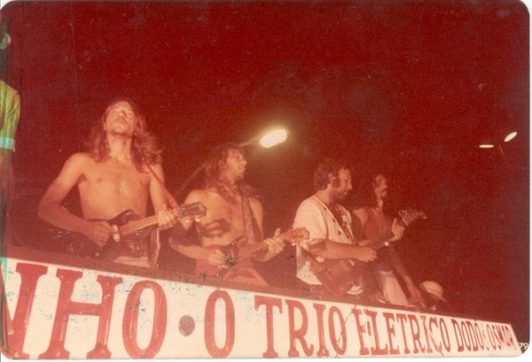 Moraes Moreira passa a ser o primeiro cantor de trio elétrico e é lançado o Jubileu de Prata, disco do trio elétrico, com participação de Moraes por Foto: Acervo pessoal família Macêdo