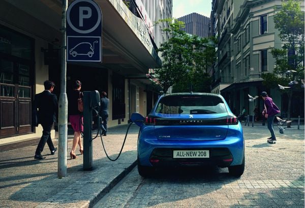 O Peugeot 208 elétrico será importado da Europa
