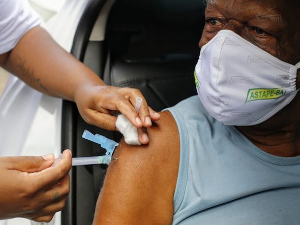 Paulo Nascimento,  84 anos, conseguiu ser imunizado por Marina Silva/CORREIO