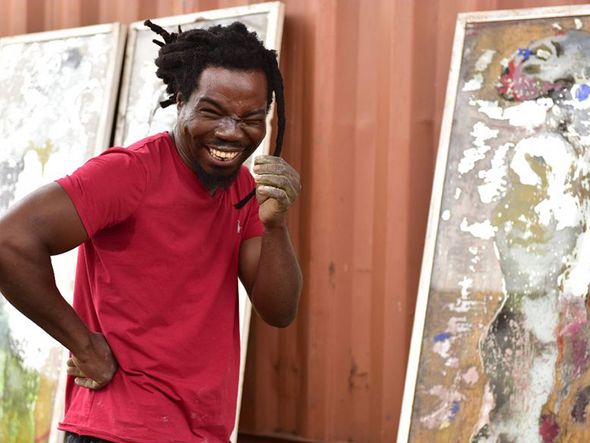 Artista da Costa do Marfim, Sadickou Oukpedjo fará parte da exposição de arte contemporânea africana “1.54” que será aberta em Londres a partir de 05 de outubro.  por Issouf Sanogo/AFP 