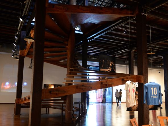 Escadaria de madeira no Museu de Arte Moderna da Bahia por Foto: Betto Jr./CORREIO