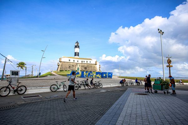 Feriado de sol no Farol da Barra