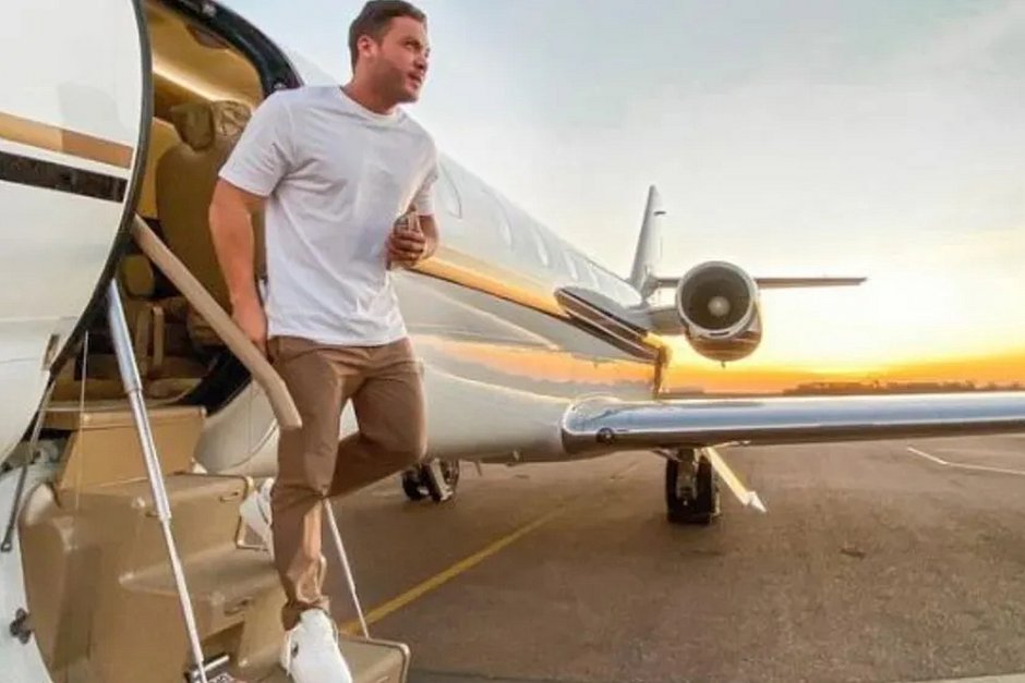 Wesley Safadão em seu jatinho por Divulgação